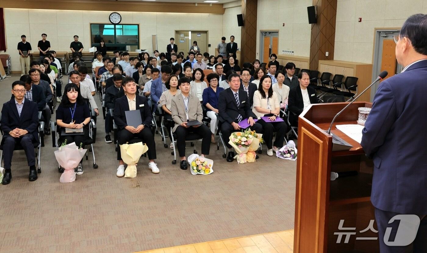 송인헌 괴산군수가 1일 열린 직원조회에서 4일부터 열리는 고추축제에 대비해 철저한 안전관리를 당부하고 있다.(괴산군 제공, 재판매 및 DB금지)/뉴스1