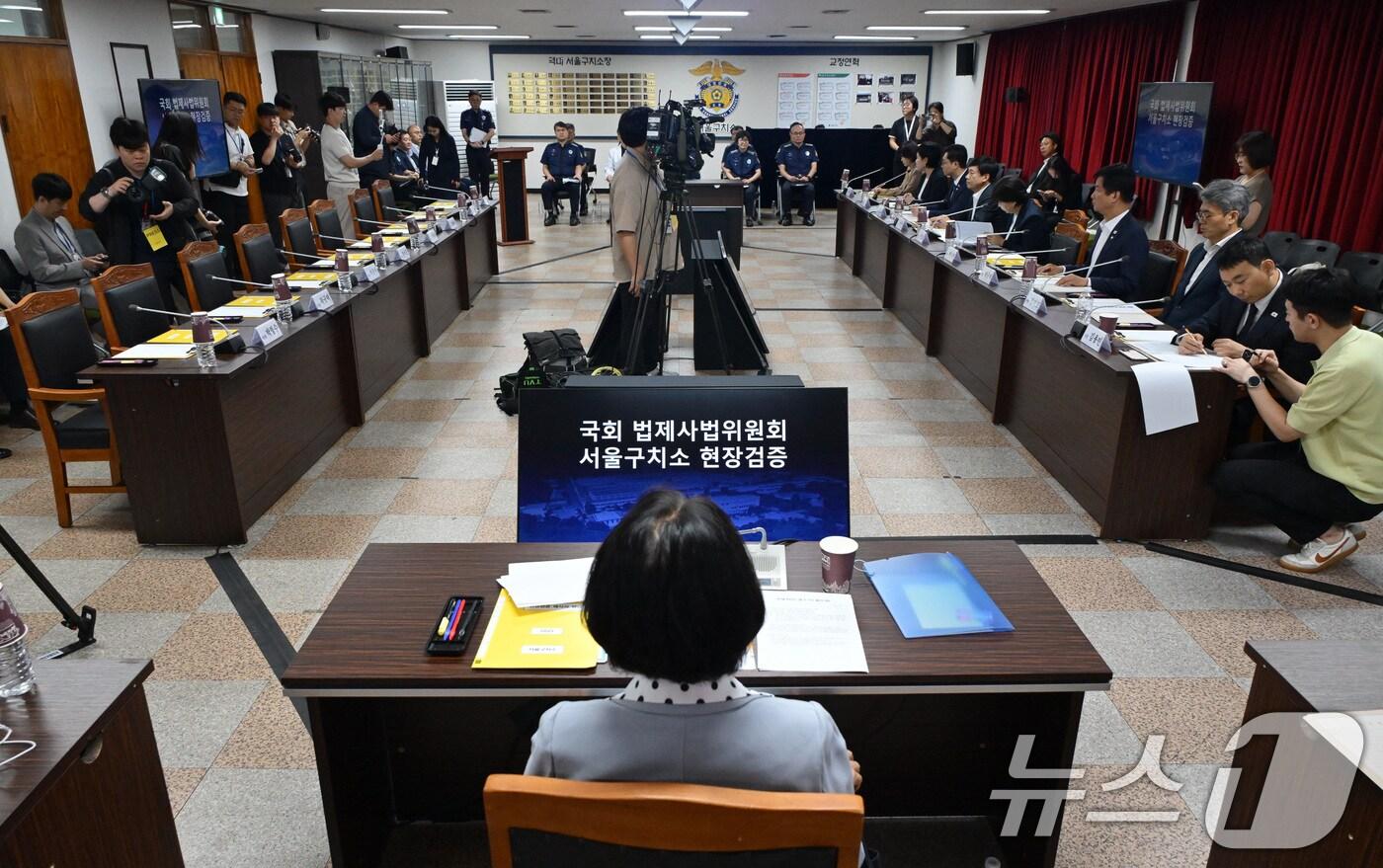 1일 경기도 의왕시 서울구치소에서 국회 법제사법위원회의 현장검증이 열리고 있다. 이날 법사위는 윤석열 전 대통령 수감 중 특혜 제공 여부를 확인하고 특검 출석 요구 당시 윤 전 대통령이 옷을 벗고 버티는 과정이 있었는지 여부를 CCTV 등 영상기록 열람을 통해 확인할 예정이다. 2025.9.1/뉴스1 ⓒ News1 국회사진기자단