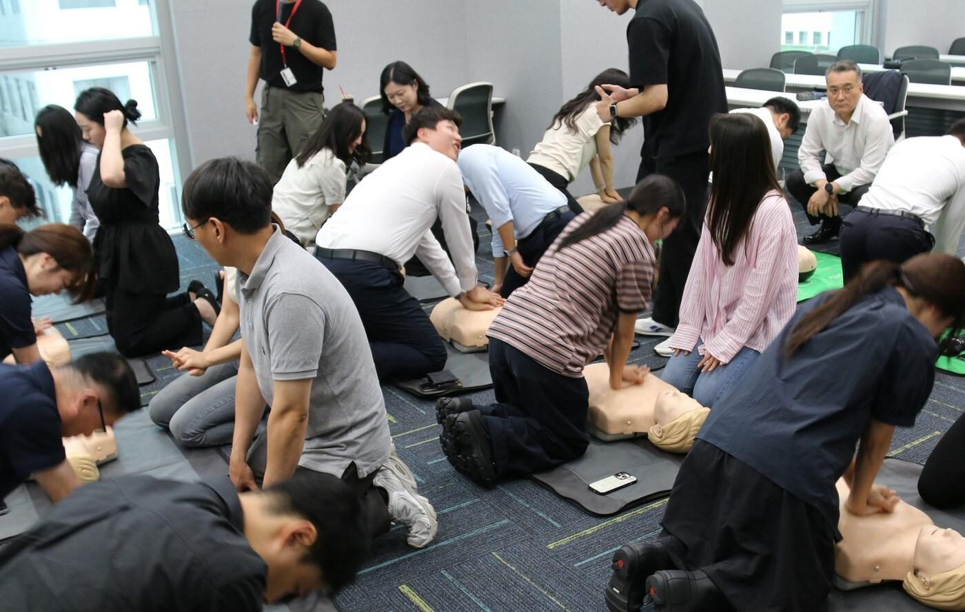 코리아에셋투자증권 1일 영등포구 보건소와 함께 심폐소생술 교육을 진행했다.(코리아에셋투자증권)