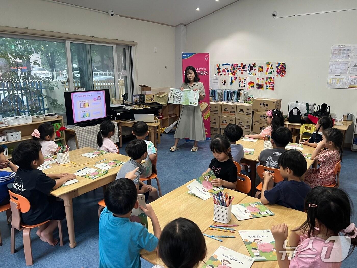 본문 이미지 - 행복채움 금융교육.(NH농협은행 강원본부 제공. 재판매 및 DB금지)/뉴스1