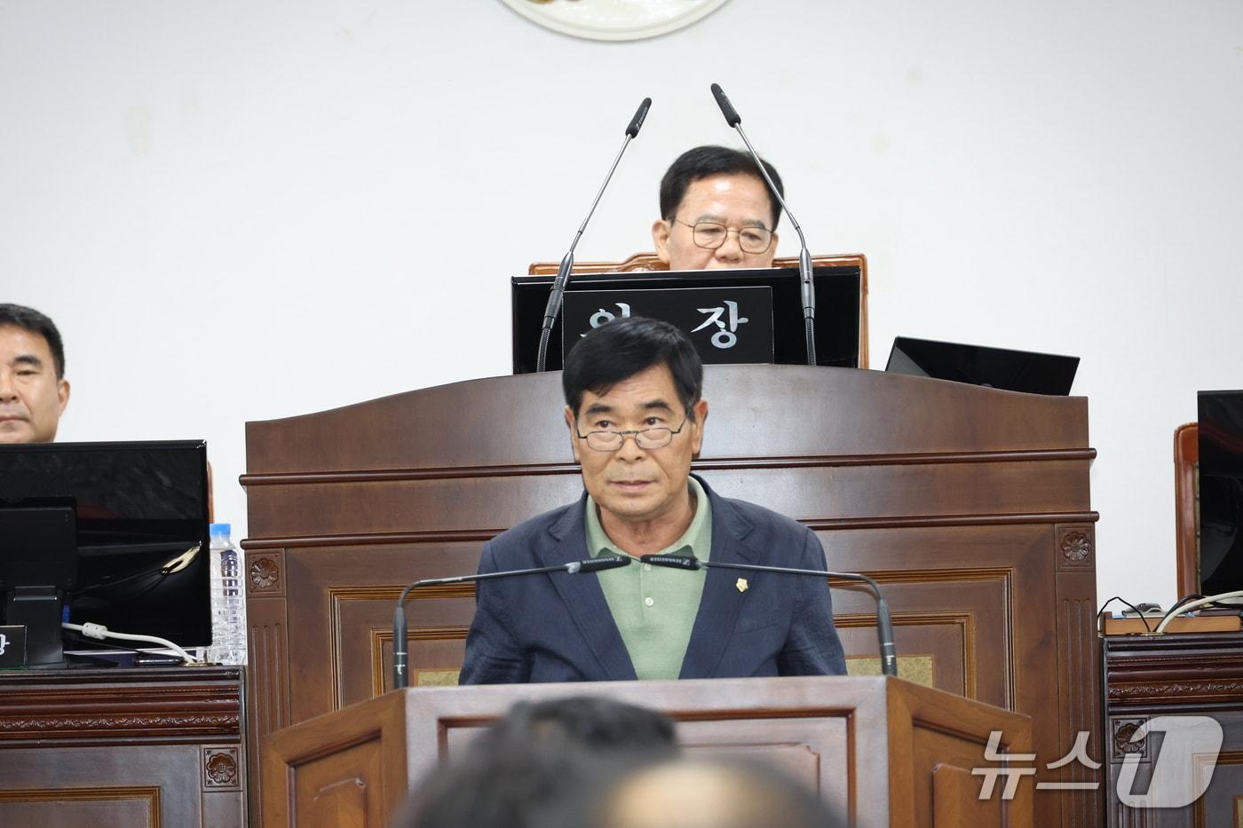 안천원 산청군의원이 1일 열린 군의회 임시회 제1차 본회의에서 자유발언을 하고 있다(산청군 제공. 재판매 및 DB금지).