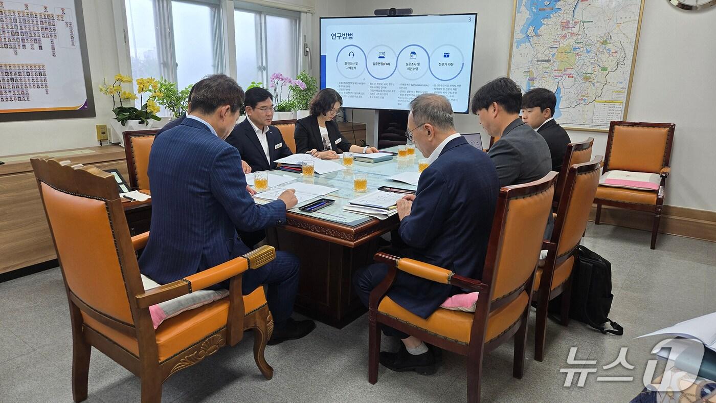 1일 시청 부시장실에서 진행된 청소년정책 발전 방향 수립을 위한 연구용역 착수보고회 모습(서산시 제공. 재판매 및 DB금지)2025.9.1/뉴스1