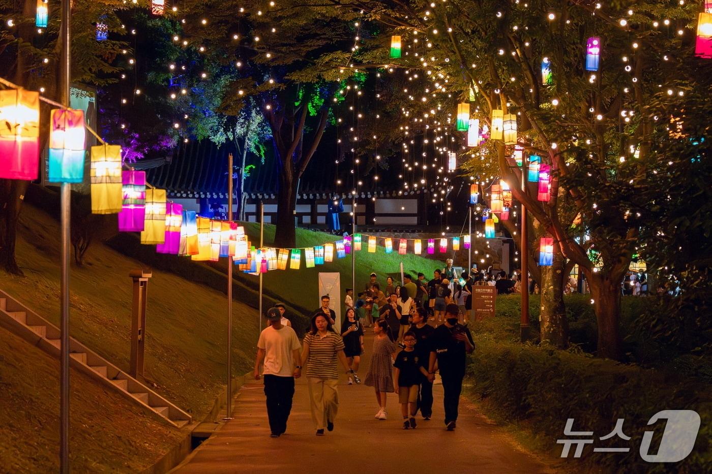 ‘2025 진주 국가유산 야행’이 펼쳐진 진주성 일원&#40;진주시 제공. 재판매 및 DB금지&#41;.