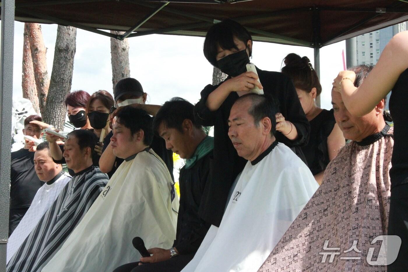 전주 A 추모공원 유족협의회 삭발식 현장. 2025.9.1/뉴스1 신준수 기자