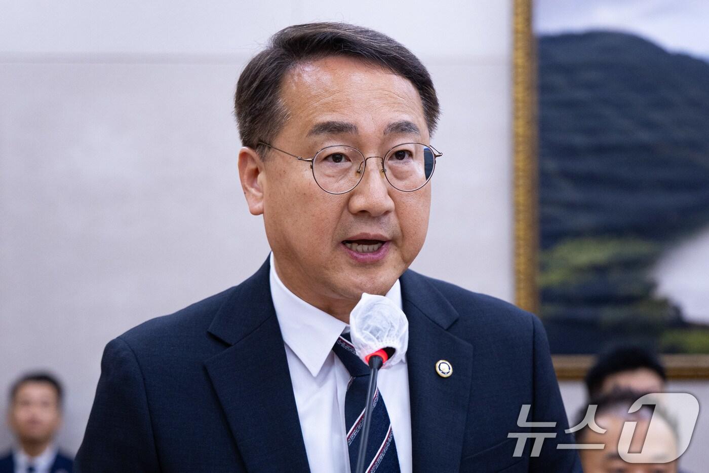 김인호 산림청장이 지난 9월 1일 서울 여의도 국회에서 열린 제429회 국회(정기회) 농림축산식품해양수산위원회 제1차 전체회의에서 2024회계연도 결산 및 예비비지출 승인의건이 통과된 후 인사말을 하고 있다. 2025.9.1/뉴스1 ⓒ News1 유승관 기자