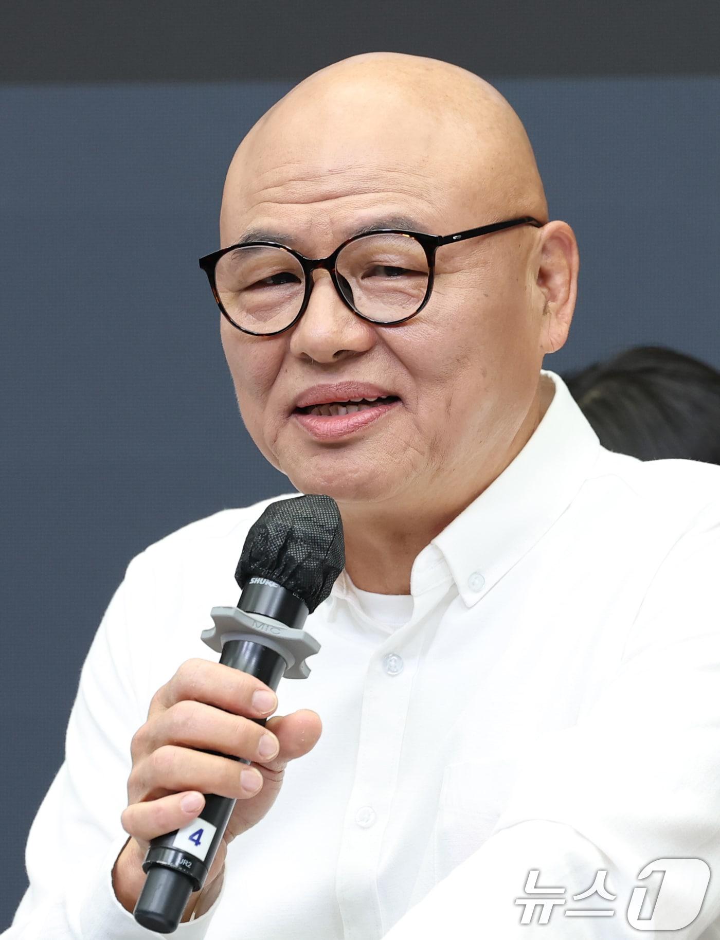 본문 이미지 - 소경홍(Su Keng Hung) 대표가 1일 오후 서울 용산구 썸머스타에서 열린 '비 마이 보이즈(B:MY BOYZ)' 데뷔 그룹 YUHZ(유어즈) 글로벌 기자회견에 참석해 인사말을 하고 있다. 2025.9.1/뉴스1 ⓒ News1 권현진 기자