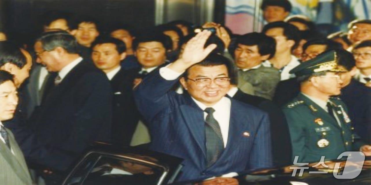 본문 이미지 - 1992년 5월 서울에서 개최된 제7차 남북고위급회담에 참석한 연형묵 당시 북한 총리의 모습 &#40;통일부 제공&#41;