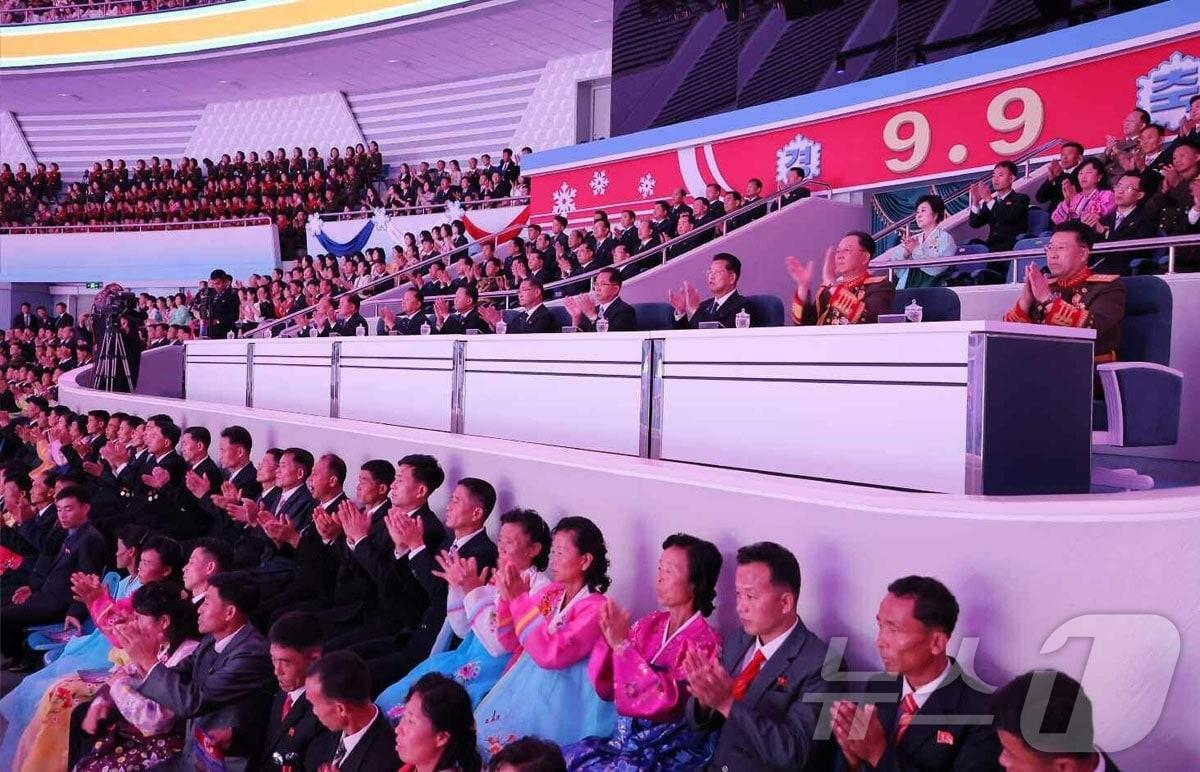 본문 이미지 - (평양 노동신문=뉴스1) = 지난해 북한의 정권 수립 77주년에 열린 경축공연. [국내에서만 사용가능. 재배포 금지. DB 금지. For Use Only in the Republic of Korea. Redistribution Prohibited] rodongphoto@news1.kr