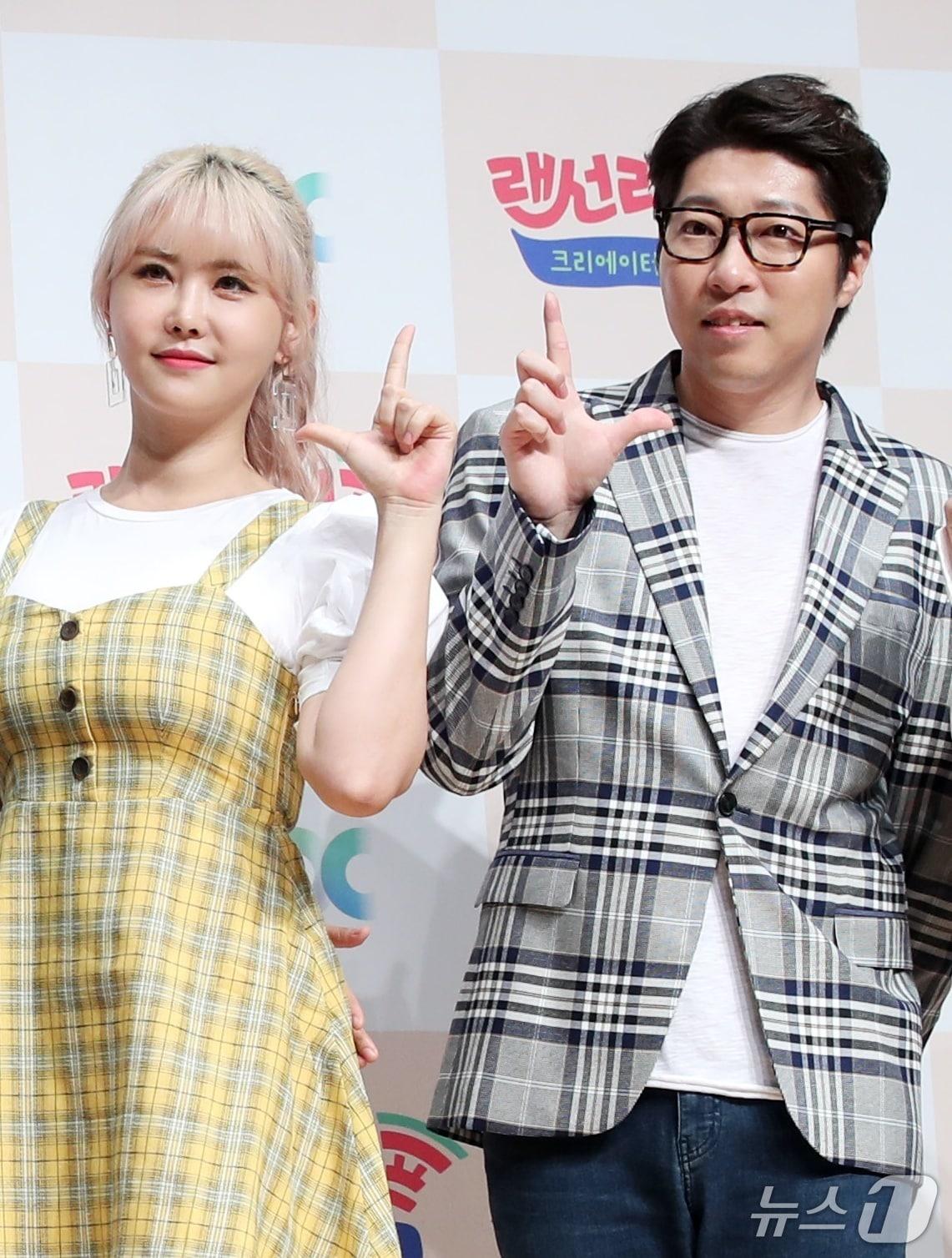 본문 이미지 - 윰댕(왼쪽), 고(故) 대도서관 ⓒ 뉴스1 DB