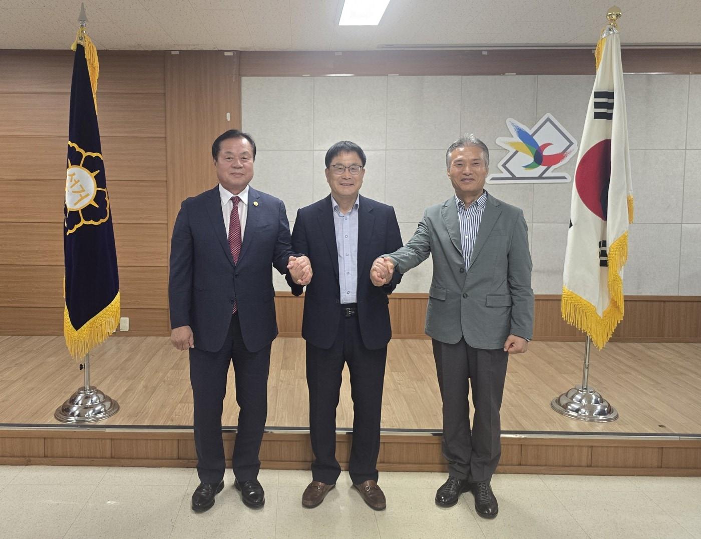 본문 이미지 - 안용규 전 한체대 총장, 윤웅석 전 국기원 연수원장, 남승현 전 국기원 태권도시범단 단장이 국기원장 선거에 입후보 했다. (국기원 제공)