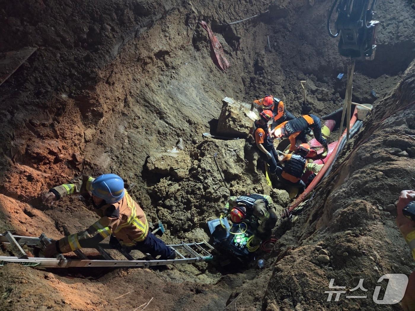 본문 이미지 - 파주 매몰현장(파주소방서 제공. 재판매 및 DB 금지)/뉴스1