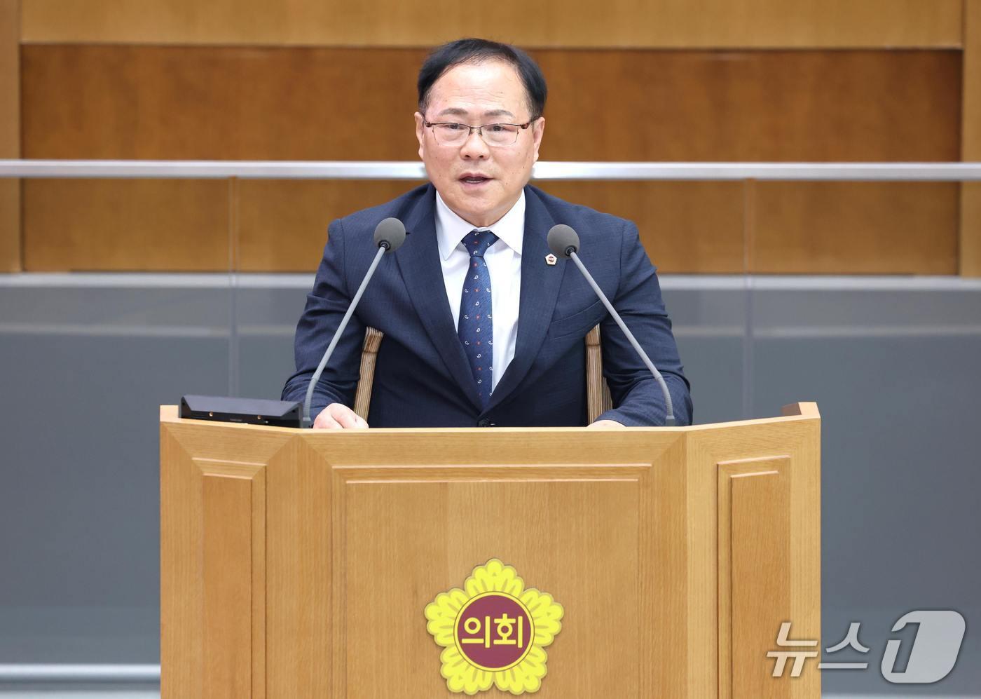 박재용 경기도의회 의원&#40;민주·비례&#41;이 지난 9일 진행된 제386회 임시회 제3차 본회의 5분 자유발언을 통해 장기요양기관 시설급여의 도비 분담률 조정과 종사자 업무 매뉴얼·교육 확대의 필요성을 강조했다.&#40;경기도의회 제공. 재판매 및 DB금지&#41;/뉴스1