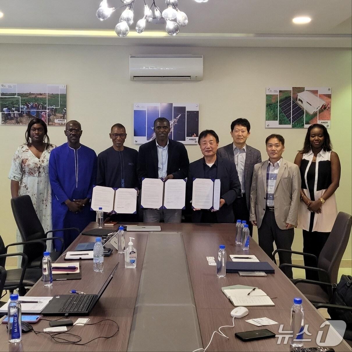 본문 이미지 - 세네갈 공적개발원조 사업추진을 위한 협력 의향서 체결.(전남도 제공. 재판매 및 DB금지)2025.9.10/뉴스1