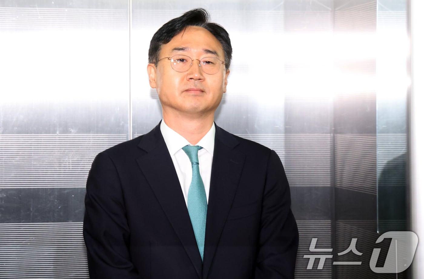 신범철 전 국방부 차관이 10일 오전 서울 서초구 순직해병특검에 조사를 받기 위해 출석하고 있다. 2025.9.10/뉴스1 ⓒ News1 김명섭 기자