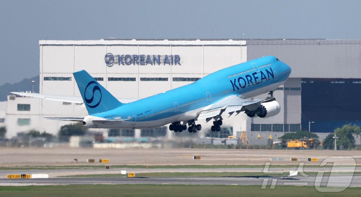 대한항공 B747-8i 여객기가 인천국제공항에서 이륙하고 있다. 뉴스1 ⓒ News1 공항사진기자단