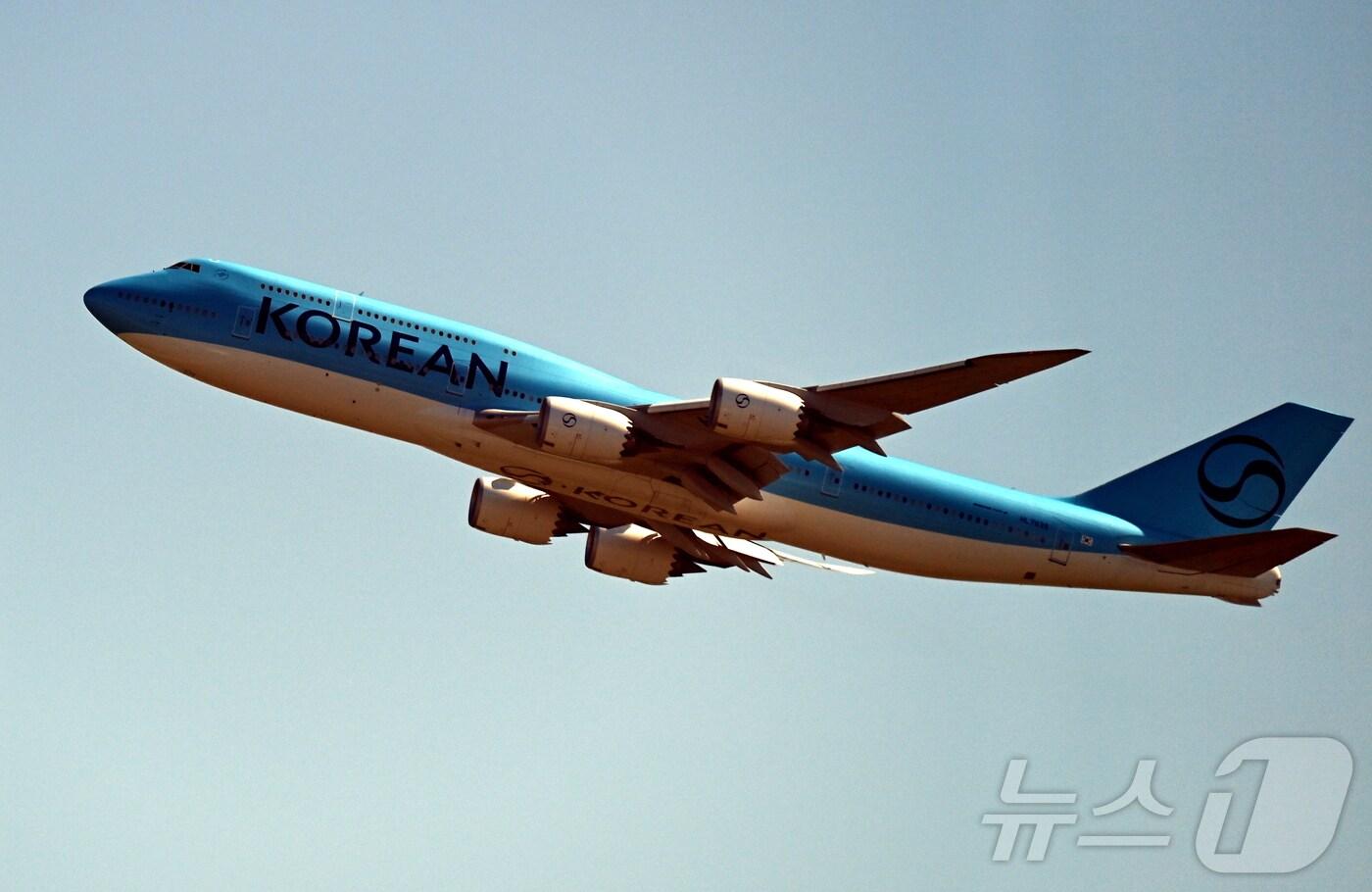 미국 조지아주 현대차그룹-LG에너지솔루션 배터리 합작 공장 건설 현장에서 구금된 한국인들을 태울 대한항공 B747-8i 전세기가 지난 10일 오전 인천국제공항 2터미널에서 이륙하고 있다. 2025.9.10/뉴스1 ⓒ News1 공항사진기자단