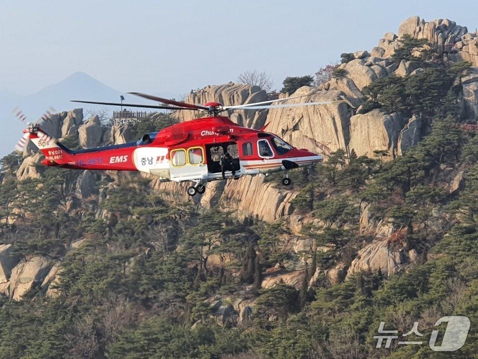 본문 이미지 -  충남소방본부 소속 소방헬기. / 뉴스1