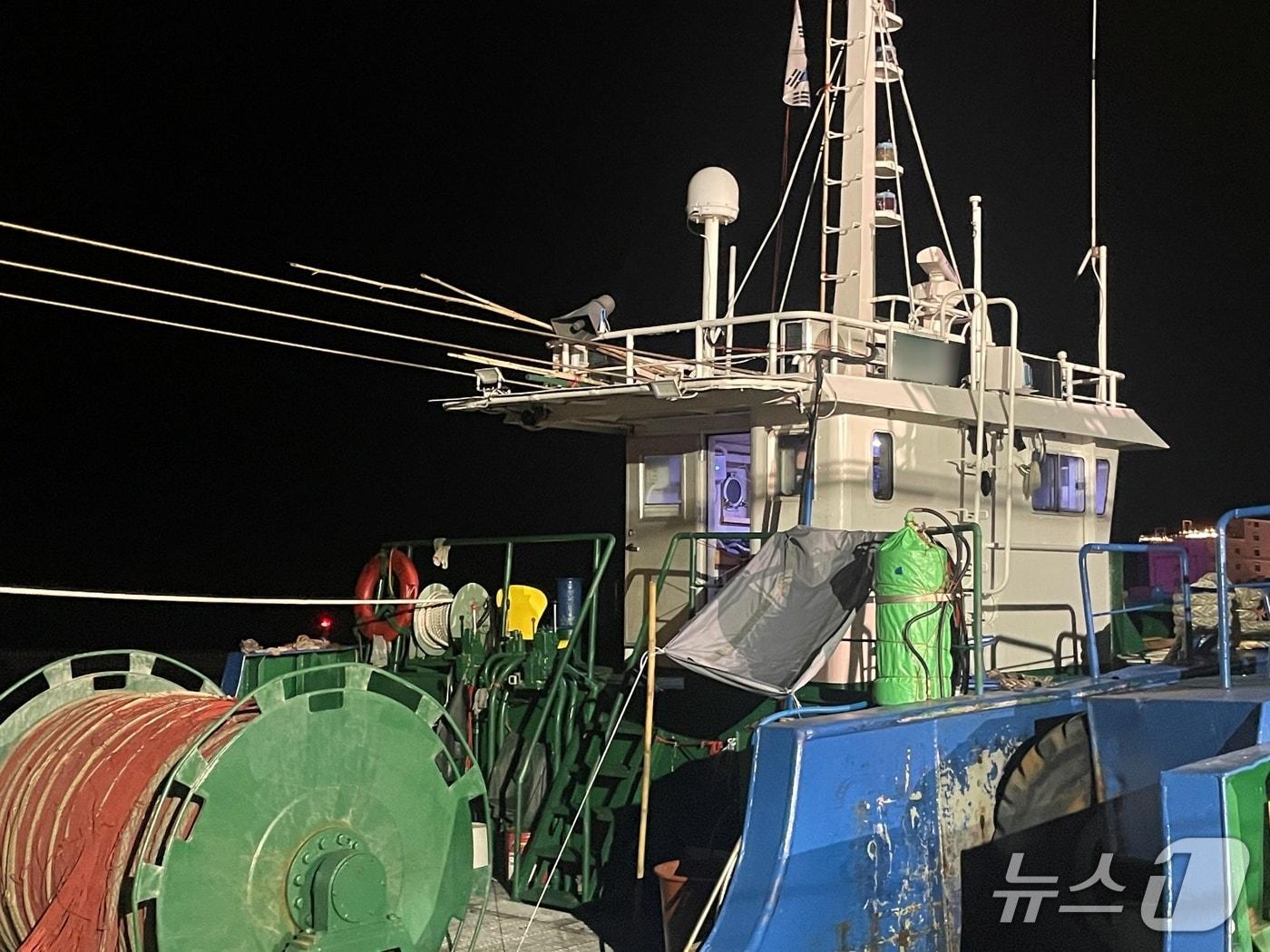 본문 이미지 - 다툼이 발생한 어선.(사천해경 제공. 재판매 및 DB금지)