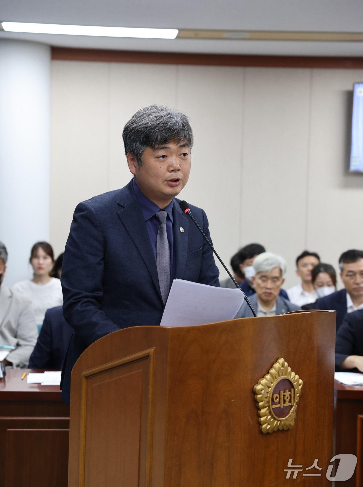 본문 이미지 - 박원종 전남도의원이  &#39;무적자 발굴 및 신분 회복 지원 조례안&#39;에 대한 제안 설명을 하고 있다.&#40;전남도의회 제공, 재판매 및 DB금지&#41;/뉴스1