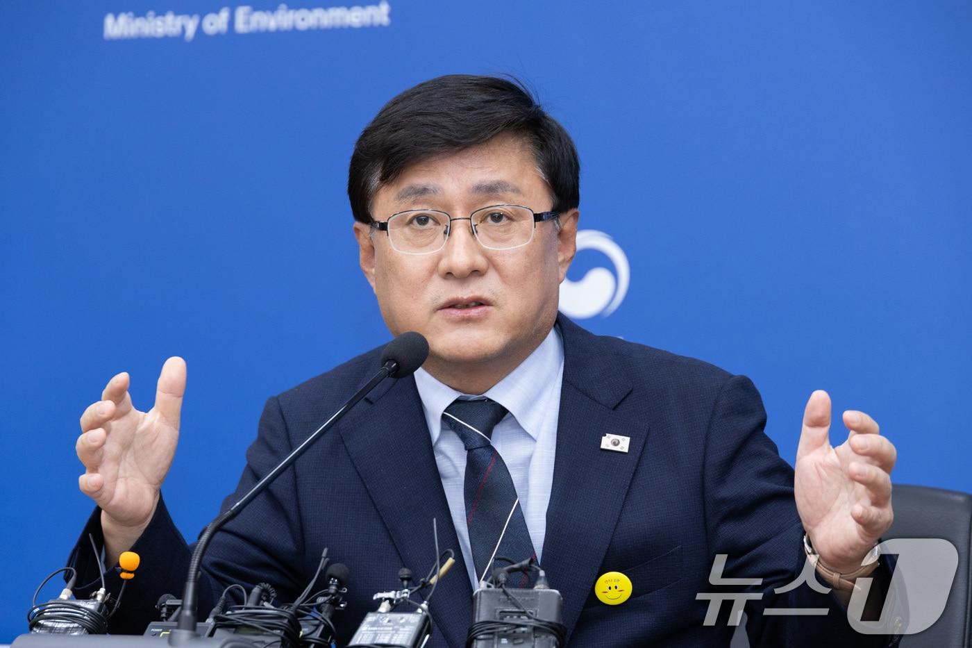 환경부는 지난 9일 김성환 환경부 장관이 서울 서초구 한강홍수통제소에서 출입기자단과의 간담회를 진행했다고 10일 밝혔다. 김성환 환경부 장관이 질의에 답하고 있다. &#40;환경부 제공. 재판매 및 DB 금지&#41; 2025.9.10/뉴스1