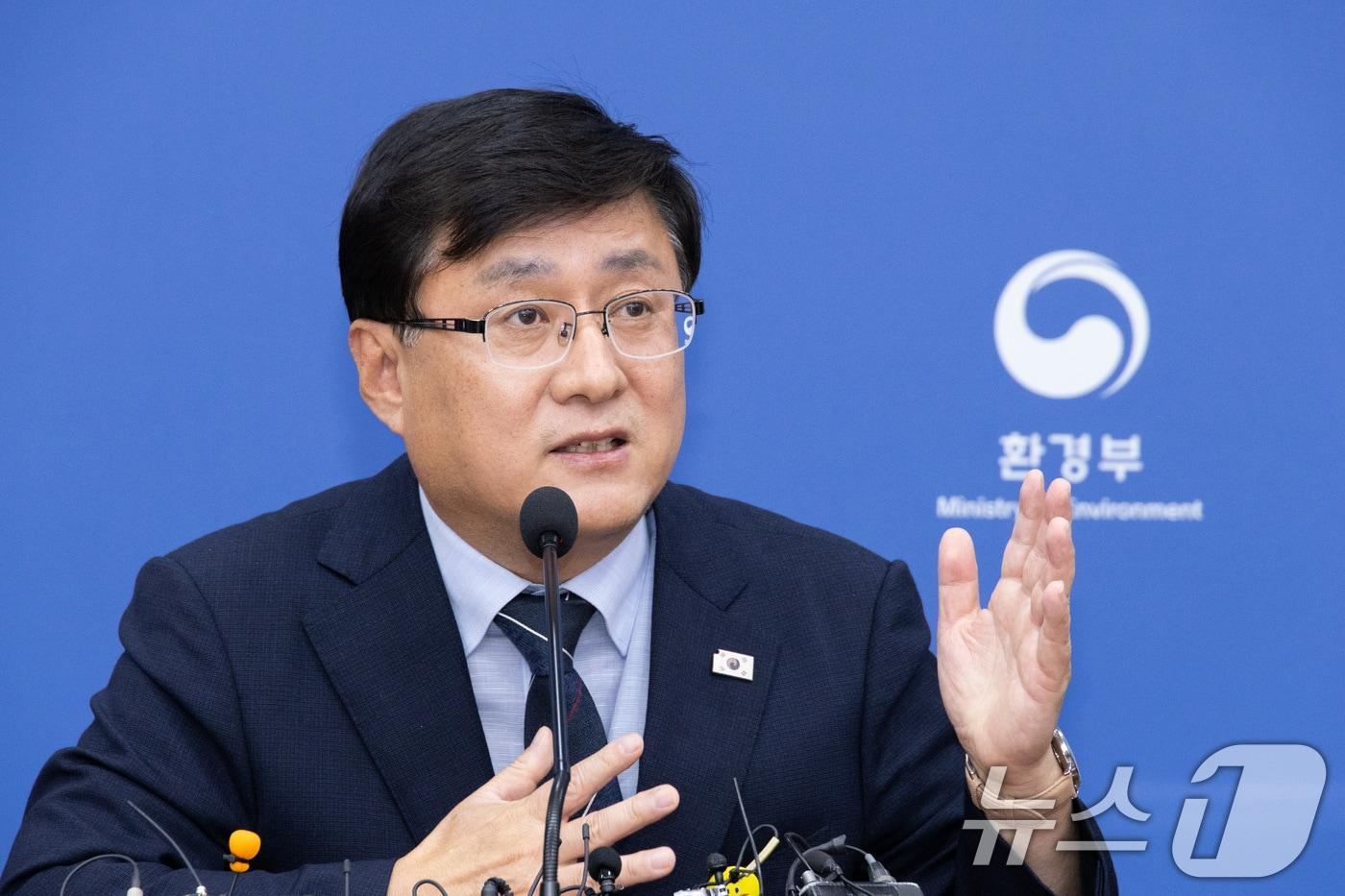 환경부는 지난 9일 김성환 환경부 장관이 서울 서초구 한강홍수통제소에서 출입기자단과의 간담회를 진행했다고 10일 밝혔다. 김성환 환경부 장관이 질의에 답하고 있다. &#40;환경부 제공. 재판매 및 DB 금지&#41; 2025.9.10/뉴스1