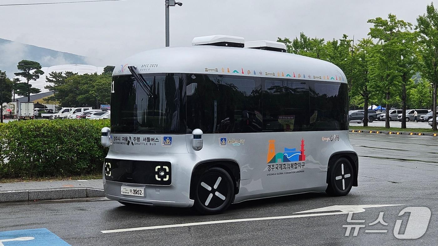 'APEC 2025 정상회의' 개막을 앞둔 10일 경북 경주시 보문단지 일대에서 자율주행차가 정식 운행을 시작했다. 사진은 9인승 자율주행차. (경주시 제공, 재팬매 및 DB금지) 2025.9.10/뉴스1