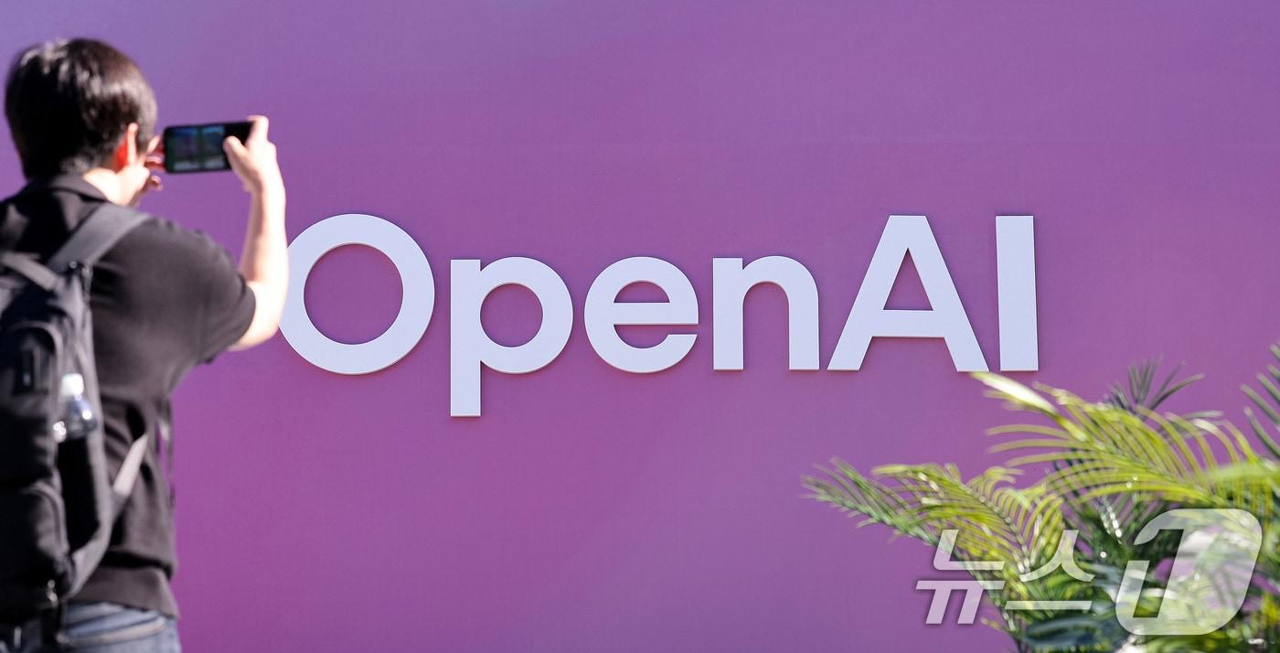 본문 이미지 - 오픈AI 한국 지사 설립 후 첫 기자간담회가 열린 10일 서울 광진구 파이팩토리 스튜디오 앞으로 취재진이 지나가고 있다. 2025.9.10 ⓒ 뉴스1 박지혜 기자