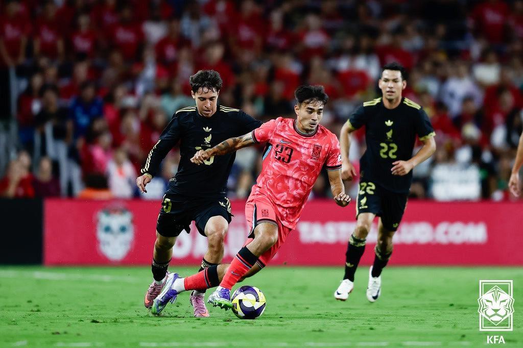 본문 이미지 - 홍명보호가 멕시코와의 전반전을 0-1로 뒤진 채 마쳤다.(대한축구협회 제공) 