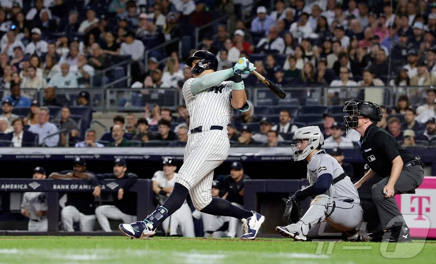 뉴욕 양키스 애런 저지는 10일&#40;한국시간&#41; 열린 2025 메이저리그 디트로이트 타이거스전에서 1회말 1점 홈런을 터뜨렸다. ⓒ AFP=뉴스1