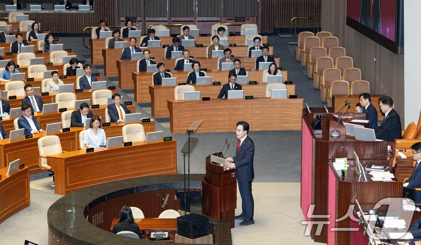 송언석 국민의힘 원내대표가 10일 오전 서울 여의도 국회에서 열린 제429회 국회(정기회) 제3차 본회의에서 국정에 관한 교섭단체 대표연설을 하고 있다. ⓒ News1 이승배 기자