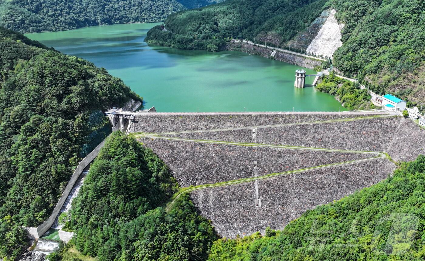 지난 9월 10일 강원 평창군 대관령면 도암댐에 초록빛 물이 차 있다. ⓒ News1 김진환 기자