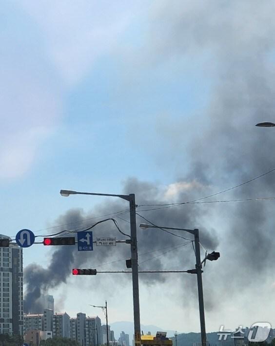 본문 이미지 - 아산 모종동에서 발생한 화재.(독자제공)