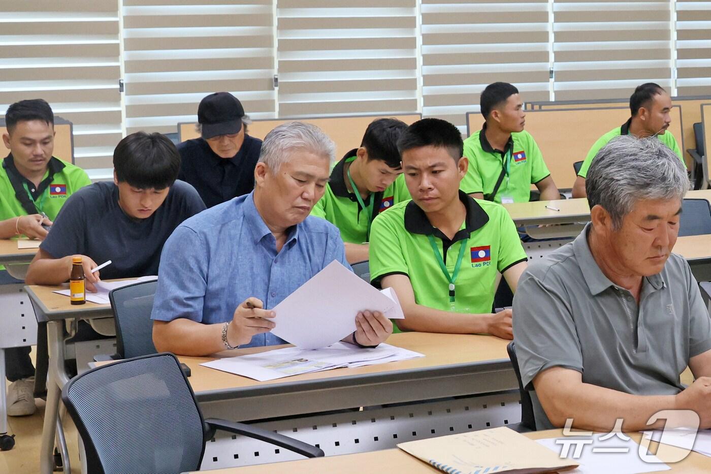 본문 이미지 - 전북 임실군이 외국인 계절근로자 고용주를 대상으로 사업설명회를 갖고 있다.(임실군제공. 재판매 및 DB금지)2025.9.10/뉴스1