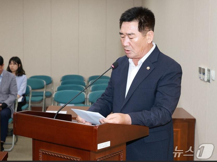 본문 이미지 - 김성일 전남도의원이 &#39;전남도 저소득계층 노인 간병비 지원 조례안&#39;에 대한 제안설명을 하고 있다.&#40;전남도의회 제공, 재판매 및 DB 금지&#41;/뉴스1