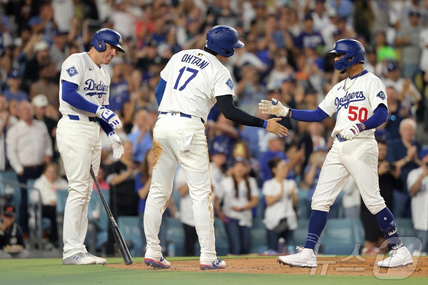 LA 다저스가 10일&#40;한국시간&#41; 열린 2025 메이저리그 콜로라도 로키스와 홈 경기에서 7-2로 이겼다. ⓒ AFP=뉴스1