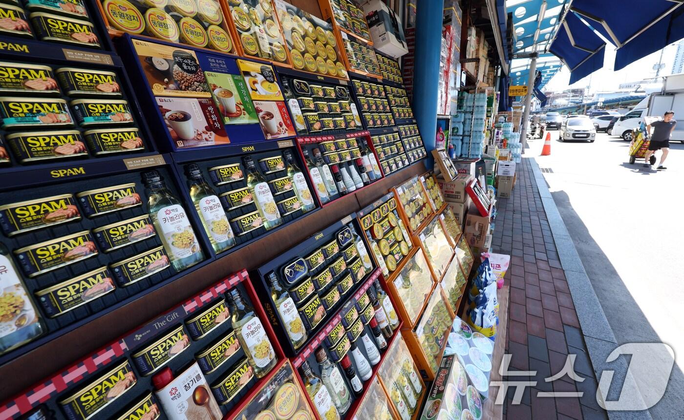 10일 서울 청량리청과물 시장에 전시된 추석선물세트 모습. 2025.9.10/뉴스1 ⓒ News1 김명섭 기자