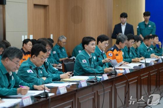 본문 이미지 - 지난 7일 강릉에 있는 제2청사 대회의실에서 &#39;강릉 수자원 확보 긴급 대책회의&#39;가 열렸다.&#40;강원도 제공. 재판매 및 DB금지&#41;/뉴스1