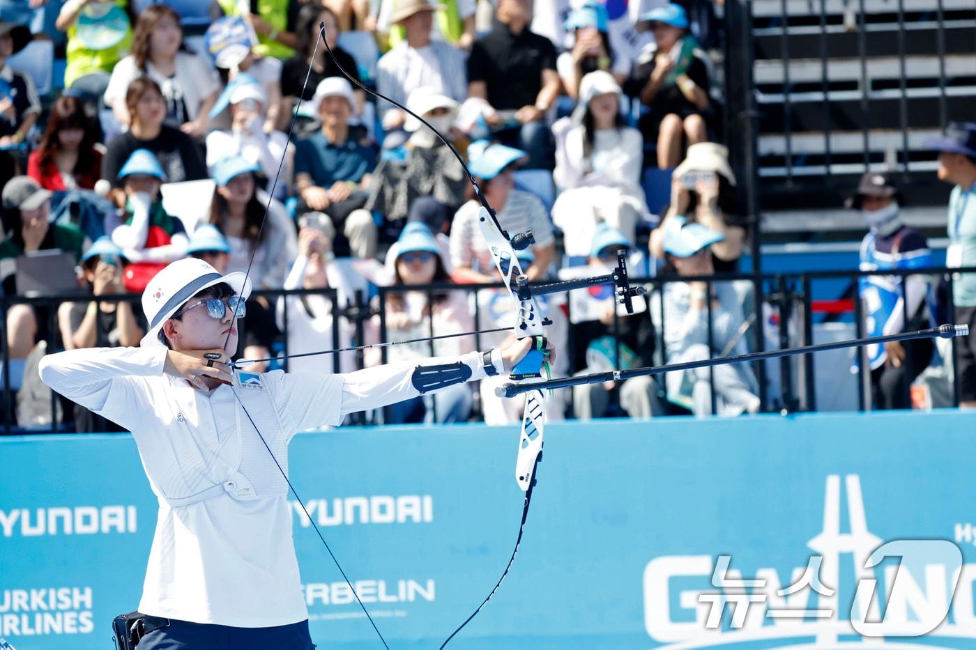 10일 오후 광주 동구 5·18민주광장에서 열린 2025 세계양궁선수권대회 리커브 혼성단체전 결승에서 한국 안산이 화살을 쏘고 있다. 2025.9.10/뉴스1 ⓒ News1 김태성 기자