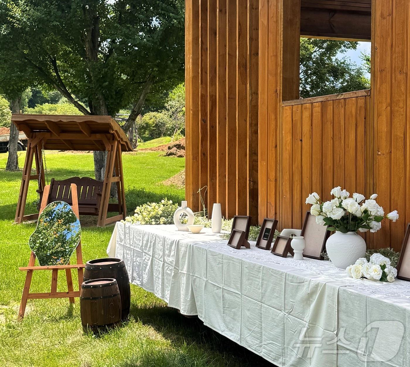 본문 이미지 - 한국수목원정원관리원이 경북 봉화지역에서 진행하는 특별 결혼식 프로그램 '백두연화'에 참가할 예비부부를 모집한다.(한국수목원 제공.재판매 및 DB 금지) /뉴스1