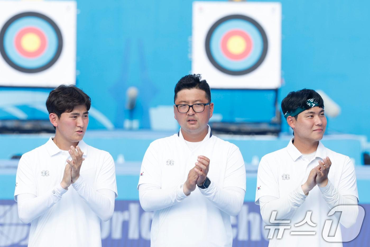 10일 오후 광주 동구 5·18민주광장에서 열린 2025 세계양궁선수권대회 리커브 남자 단체전 결승에서 금메달을 딴 한국 김제덕, 김우진, 이우석이 웃음을 보이고 있다. 2025.9.10/뉴스1 ⓒ News1 김태성 기자