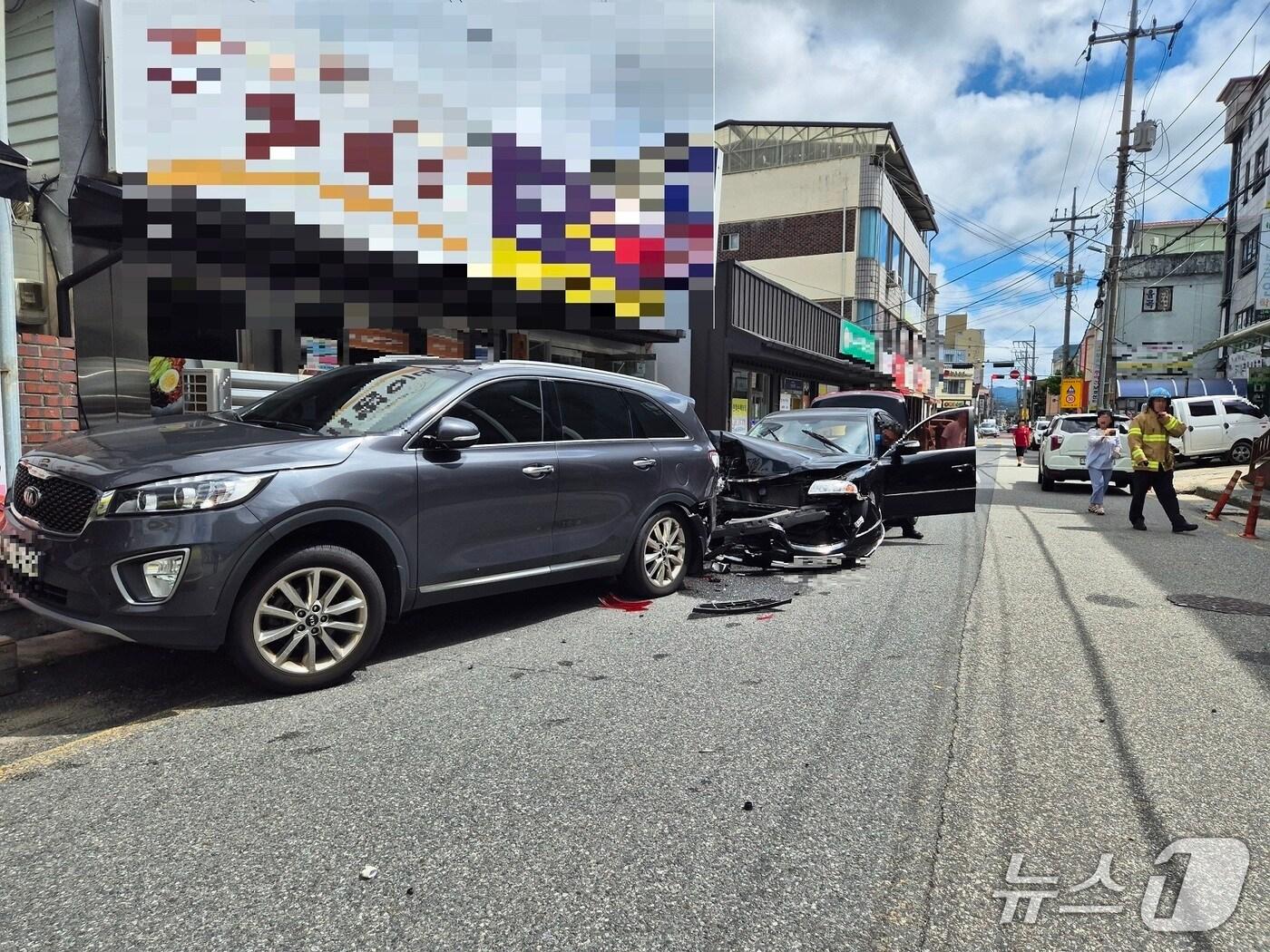 본문 이미지 - 금산군 금산읍 추돌사고 현장. (금산소방서 제공, 재판매 및 DB금지) / 뉴스1