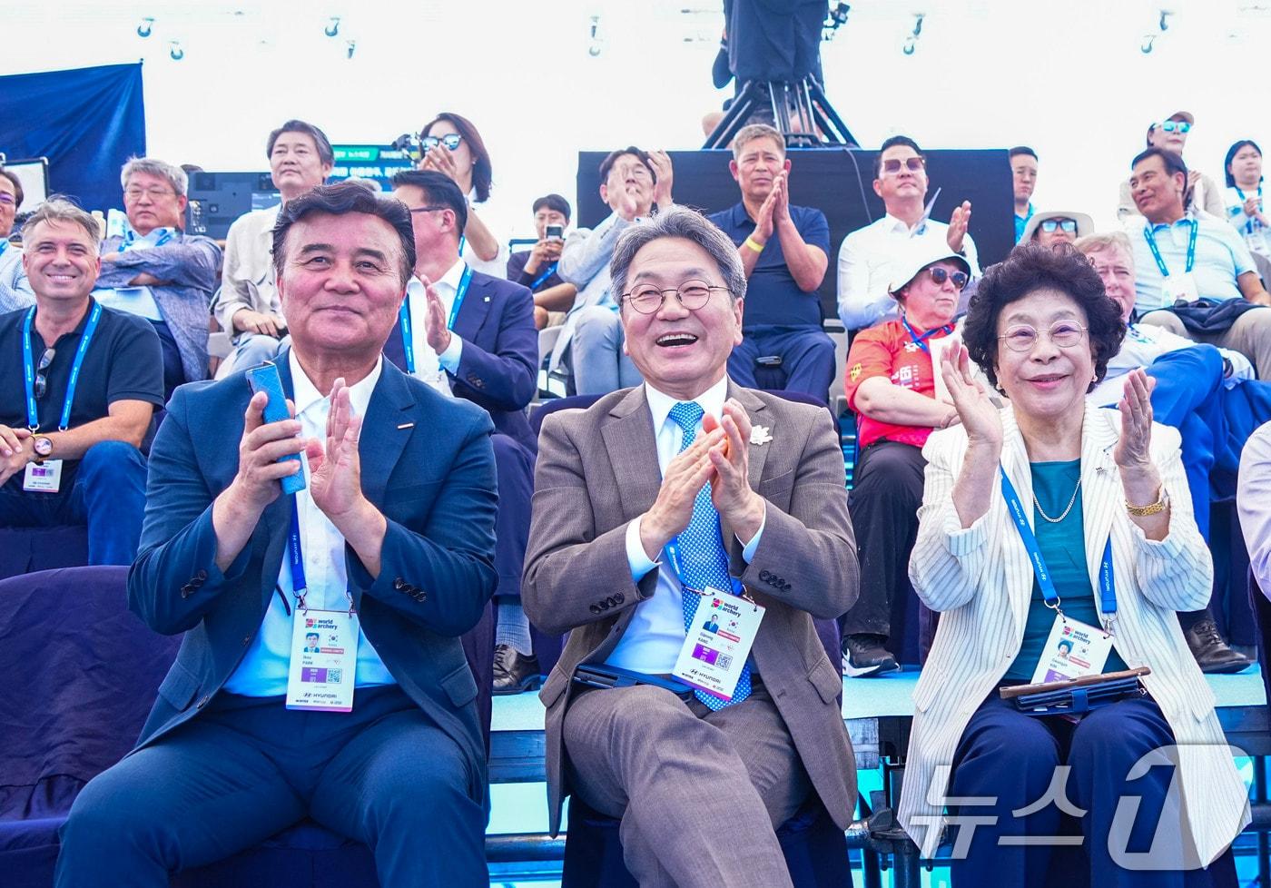 강기정 광주시장이 10일 5·18민주광장 특설경기장에서 열린 &#39;광주 2025 현대세계양궁선수권대회&#39; 리커브 혼성 단체 결승전을 관람하고 있다.&#40;광주시 제공. 재판매 및 DB 금지&#41; 2025.9.10/뉴스1 ⓒ News1 박준배 기자