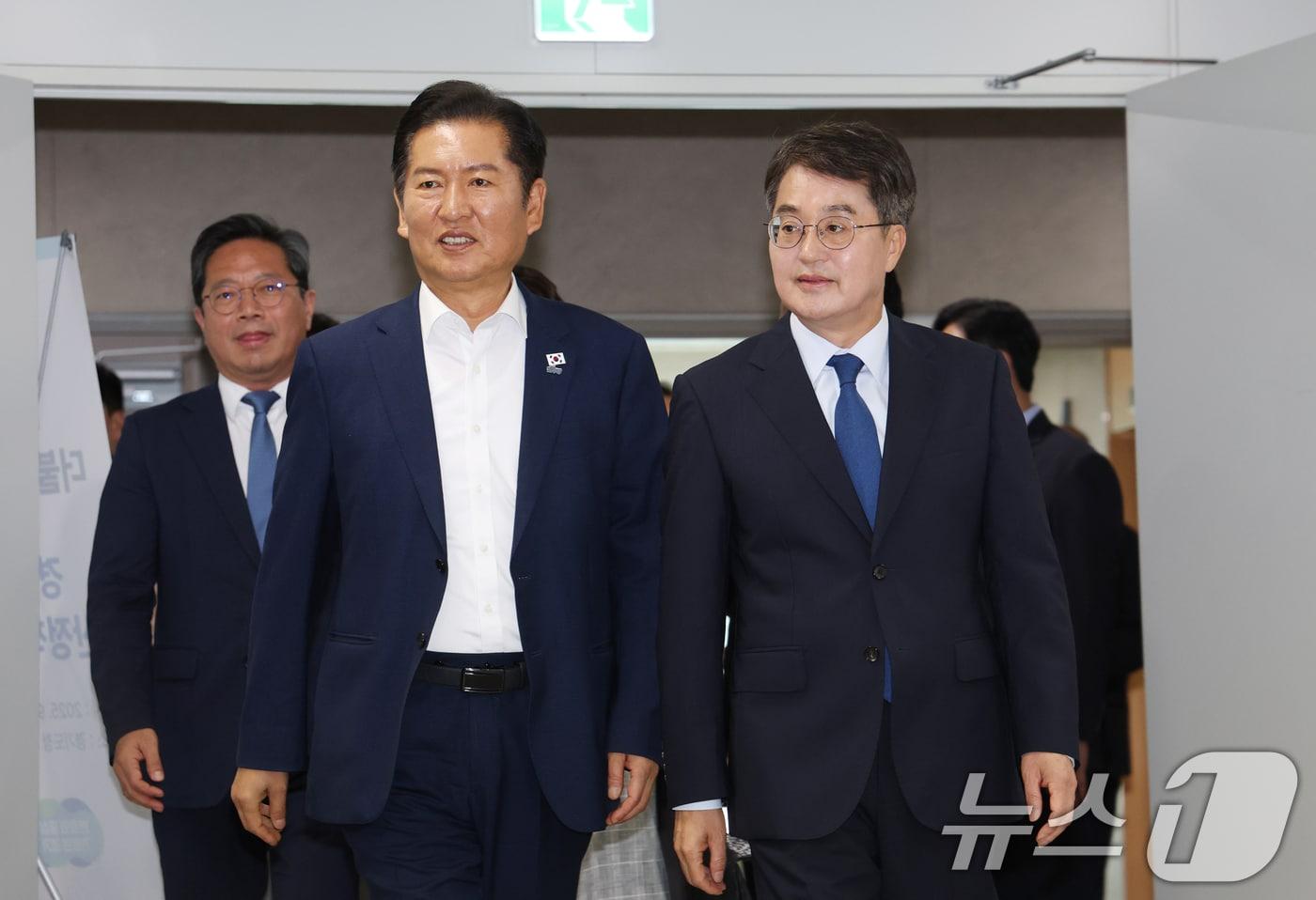 정청래 더불어민주당 대표와 김동연 경기도지사가 10일 오후 경기 수원시 영통구 경기도청에서 열린 '경기 현장 예산정책협의회'에 참석하고 있다. 2025.9.10/뉴스1 ⓒ News1 김영운 기자