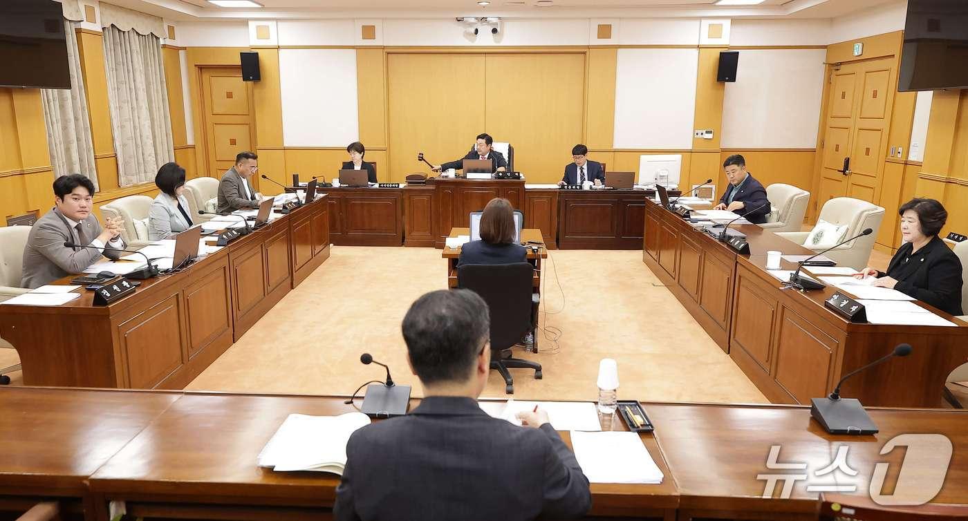 대전시의회 산업건설위원회 회의 모습.(대전시의회 제공. 재판매 및 DB금지)/뉴스1