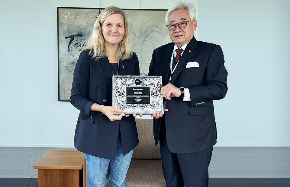 본문 이미지 - 조정원 WT 총재&#40;오른쪽&#41;가 코번트리 IOC 위원장과 만나 협력을 논의했다. &#40;WT 제공&#41; 