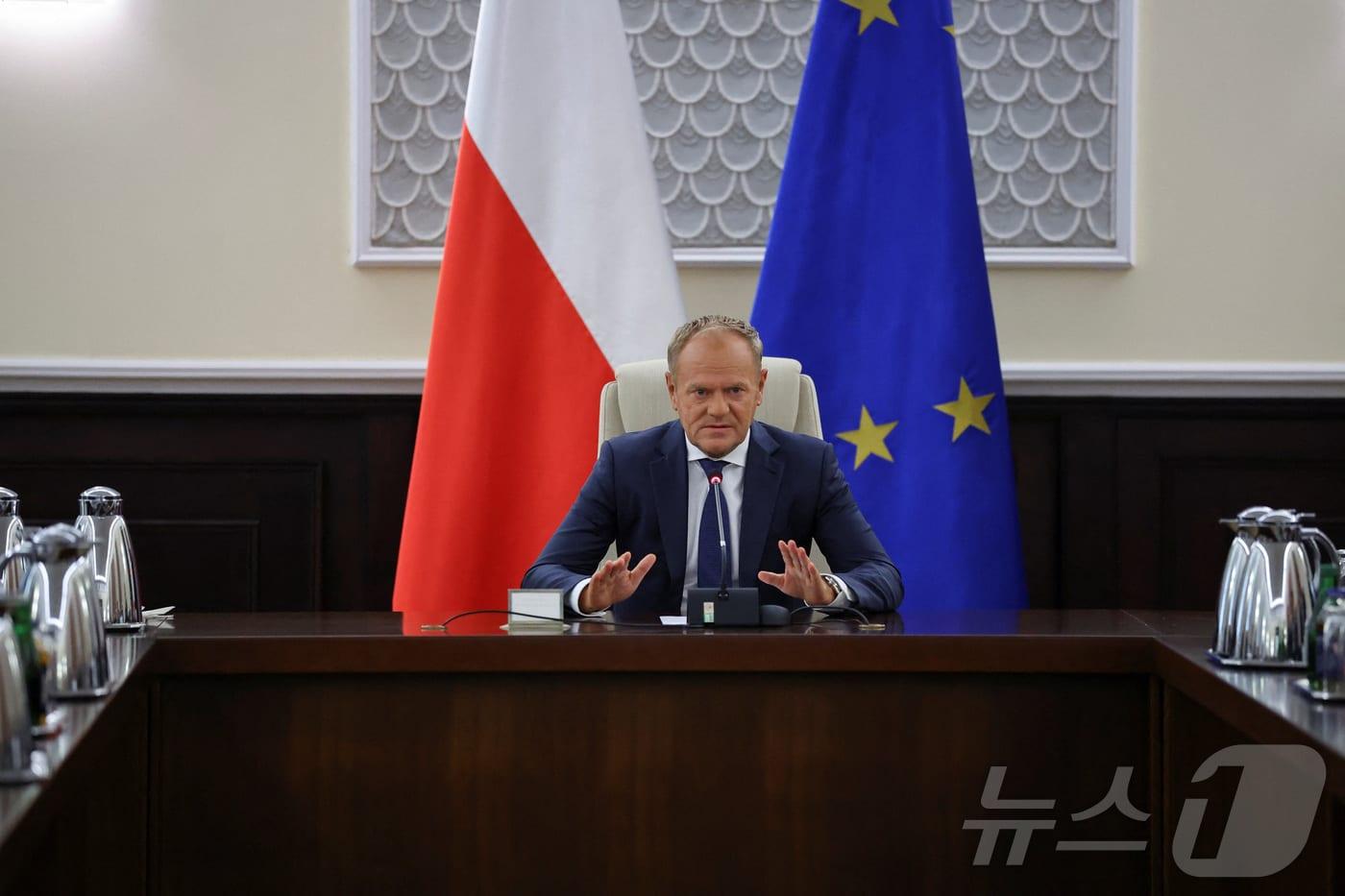 도날트 투스크 폴란드 총리가 10일&#40;현지시간&#41; 러시아 드론의 영공 침범 사태에 관해 특별 정부 회의를 진행하고 있다. 2025.09.10 ⓒ 로이터=뉴스1 ⓒ News1 이지예 객원기자