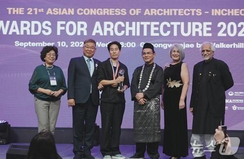 본문 이미지 -  &#39;올해의 건축상 수상자&#39; 이기철 건축사 &#40;건축사협회 제공&#41; 뉴스1 ⓒ News1