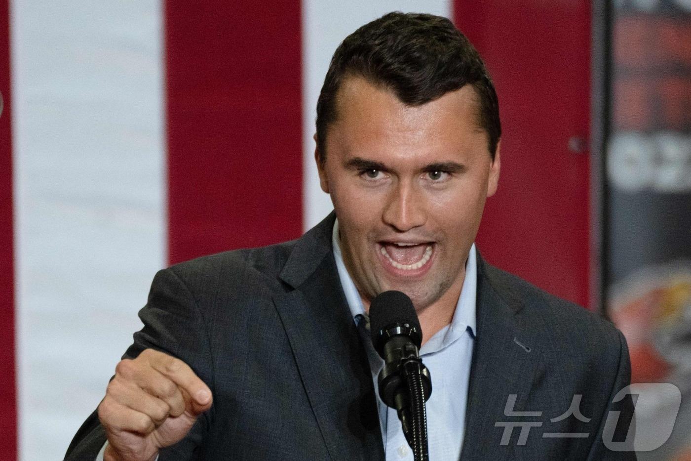 찰리 커크 미국 터닝포인트USA 설립자가 10일(현지시간) 유타 밸리 대학교에서 연설 중 피격을 당했다. 2025.9.10. ⓒ AFP=뉴스1