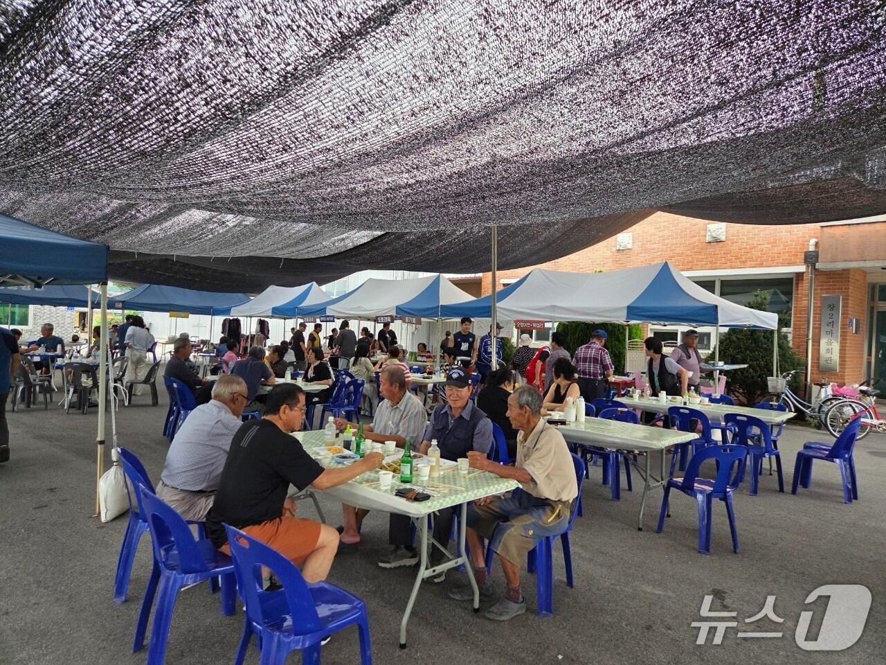 본문 이미지 - 양구 국토정중앙면 창2리 ‘토요장터’.&#40;양구군 제공. 재판매 및 DB금지&#41;/뉴스1