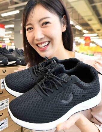 본문 이미지 - '유세븐 이지핏 워킹화'(홈플러스 제공)